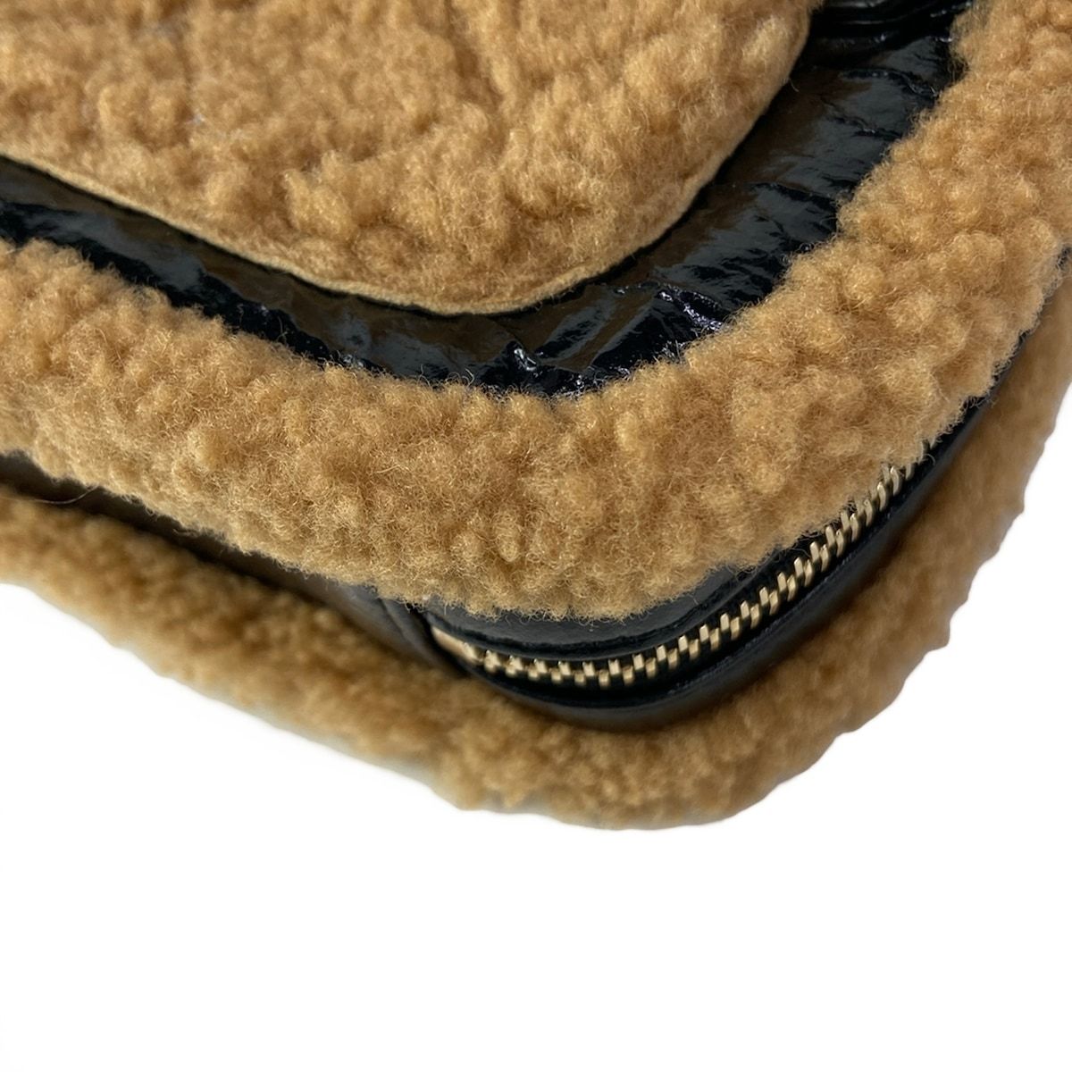 Chanel Waist Pouch CC Mania Black Light Brown Gold CC Logo Shearling — view 8