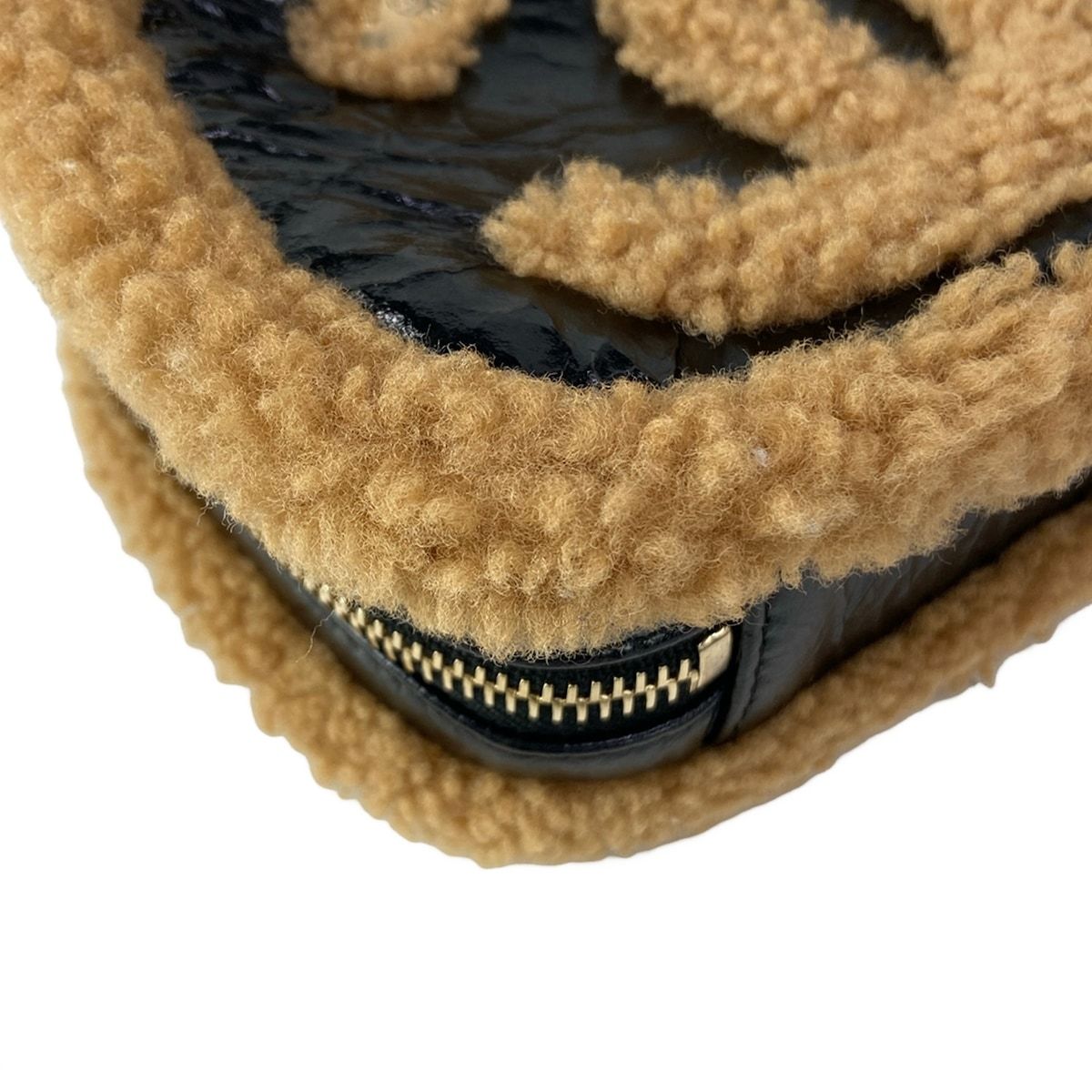 Chanel Waist Pouch CC Mania Black Light Brown Gold CC Logo Shearling — view 7