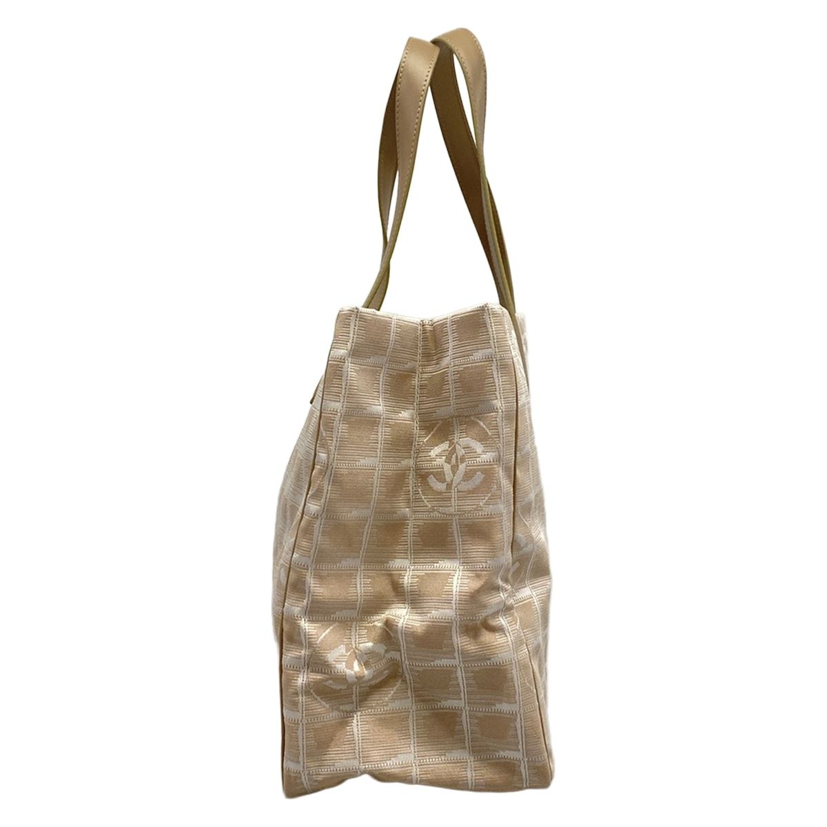 Chanel Tote New Travel Line MM Beige White Leather — view 4