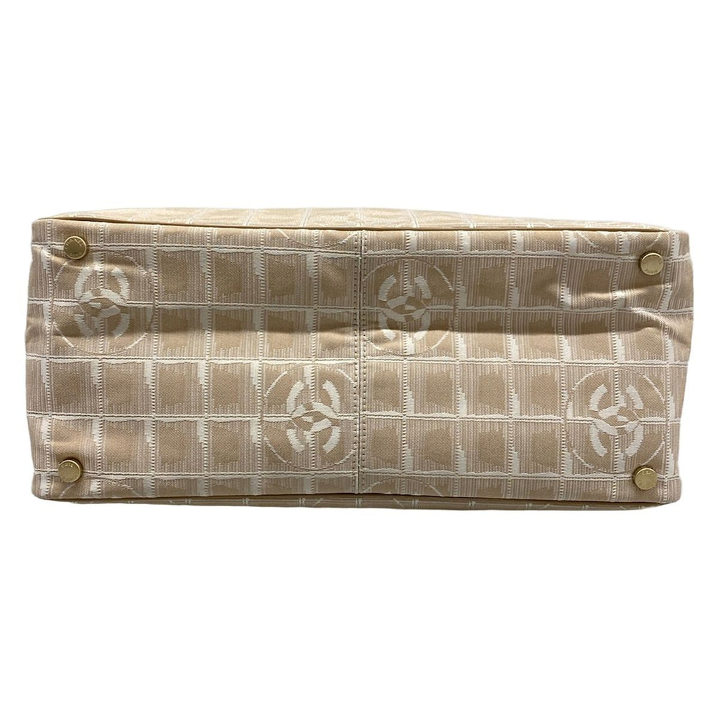 Chanel Tote New Travel Line MM Beige White Leather — view 5