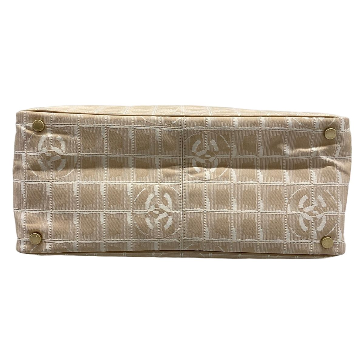 Chanel Tote New Travel Line MM Beige White Leather — view 5