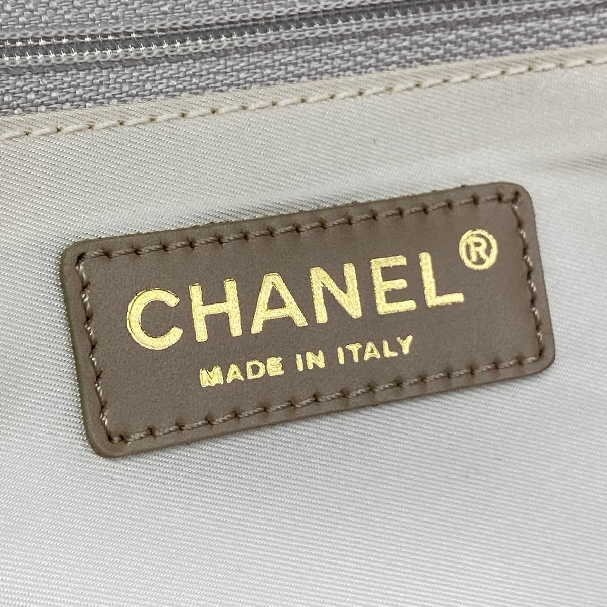 Chanel Tote New Travel Line MM Beige White Leather — view 8