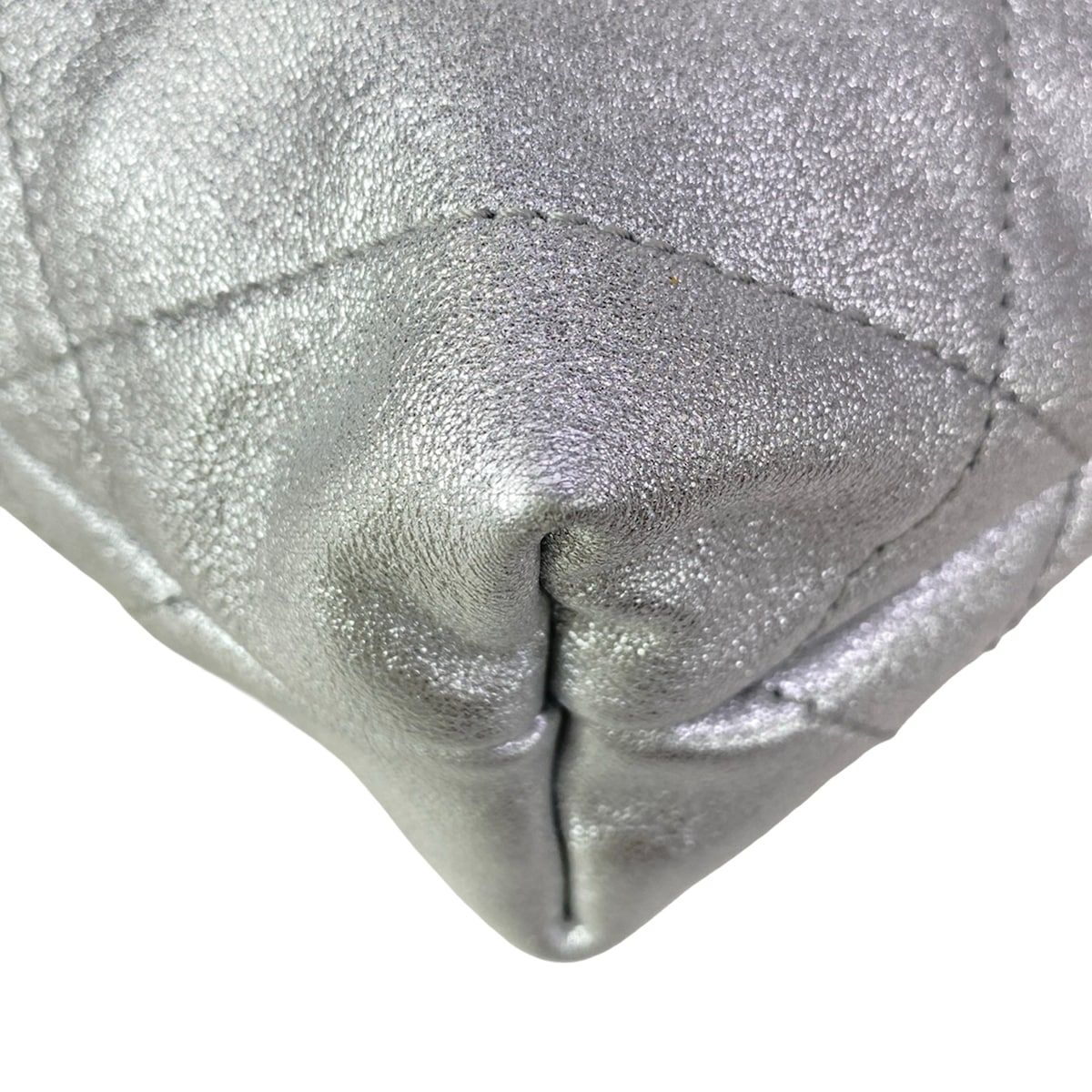 Chanel Handbag 22 Mini Silver Lambskin — view 8