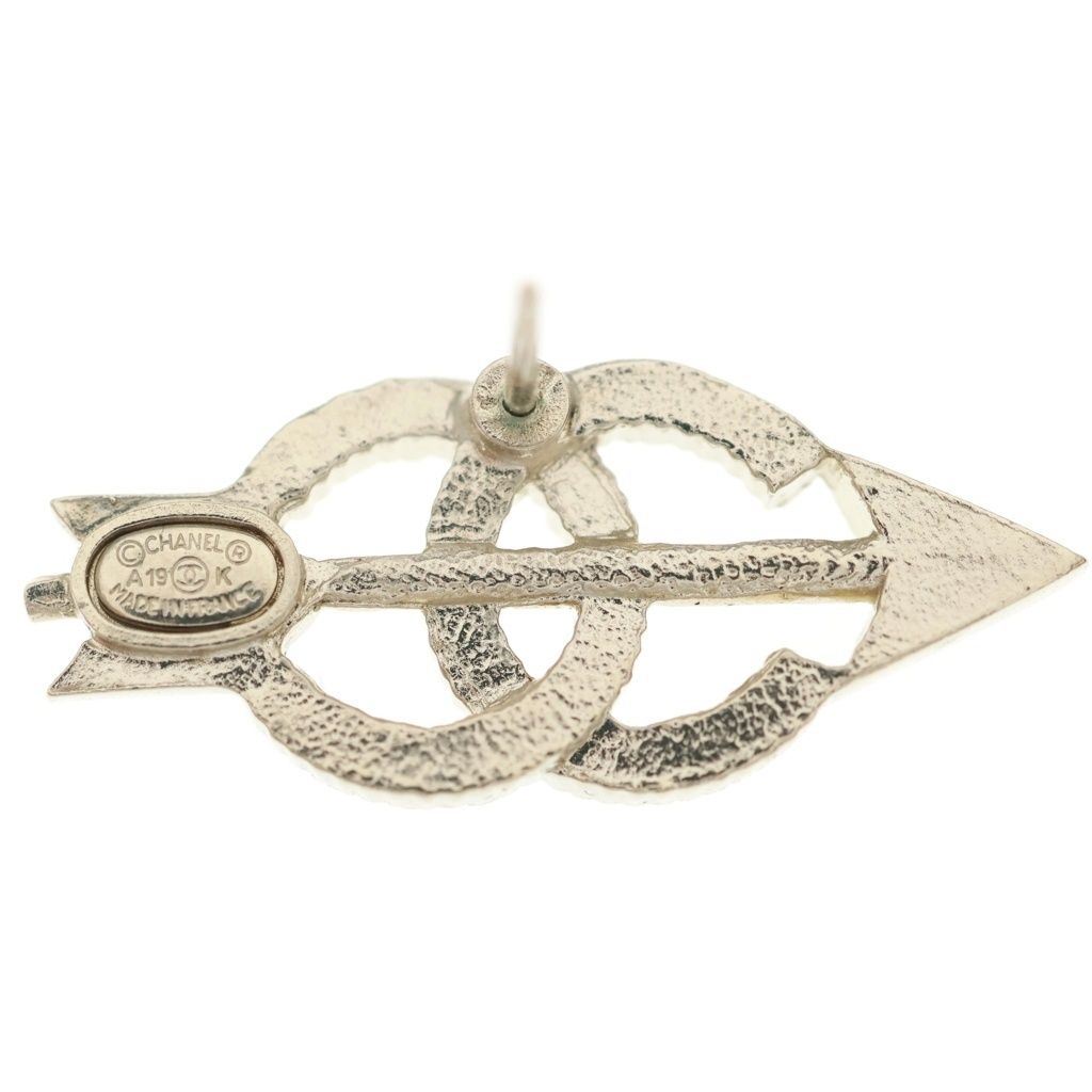Chanel CC Logo Arrow Earrings Rhinestone Gold — view 6