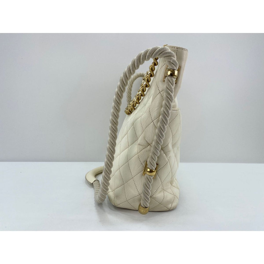 Chanel Shoulder Bag Calfskin Quilted — view 4