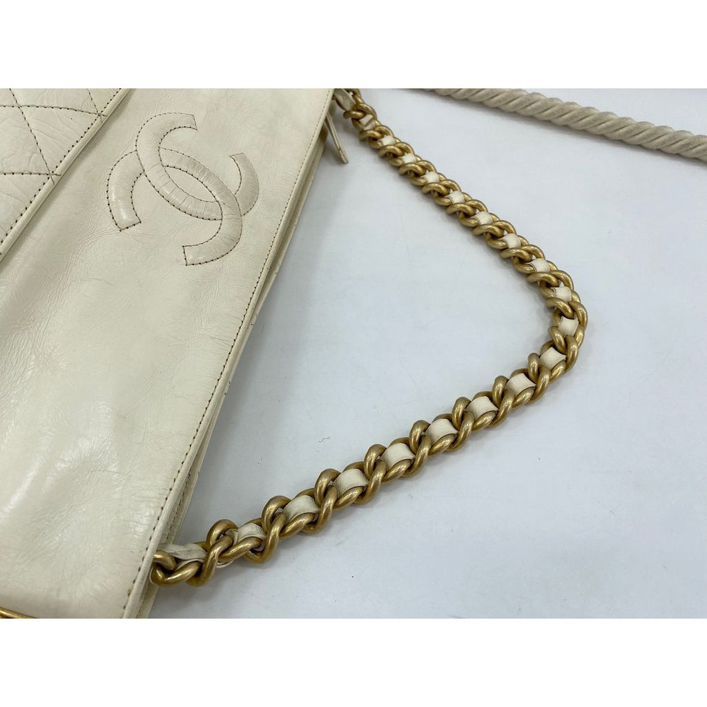 Chanel Shoulder Bag Calfskin Quilted — view 8
