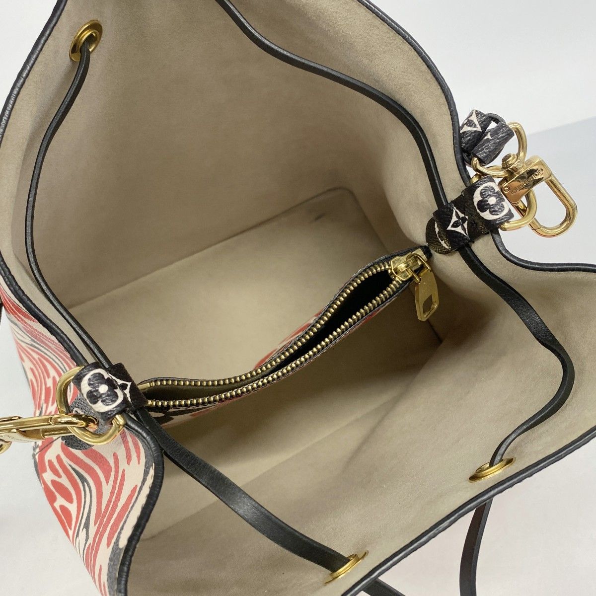 Louis Vuitton Shoulder Bag Monogram Giant Neo Noe Cream Rouge — view 4