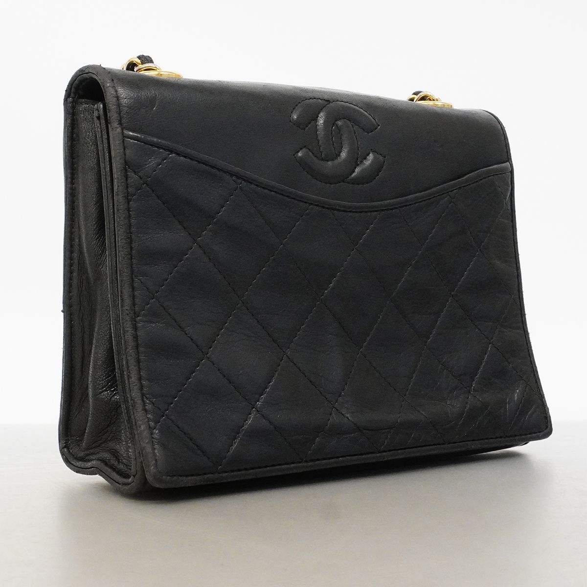 Chanel Shoulder Bag Quilted Lambskin Black Gold — view 2