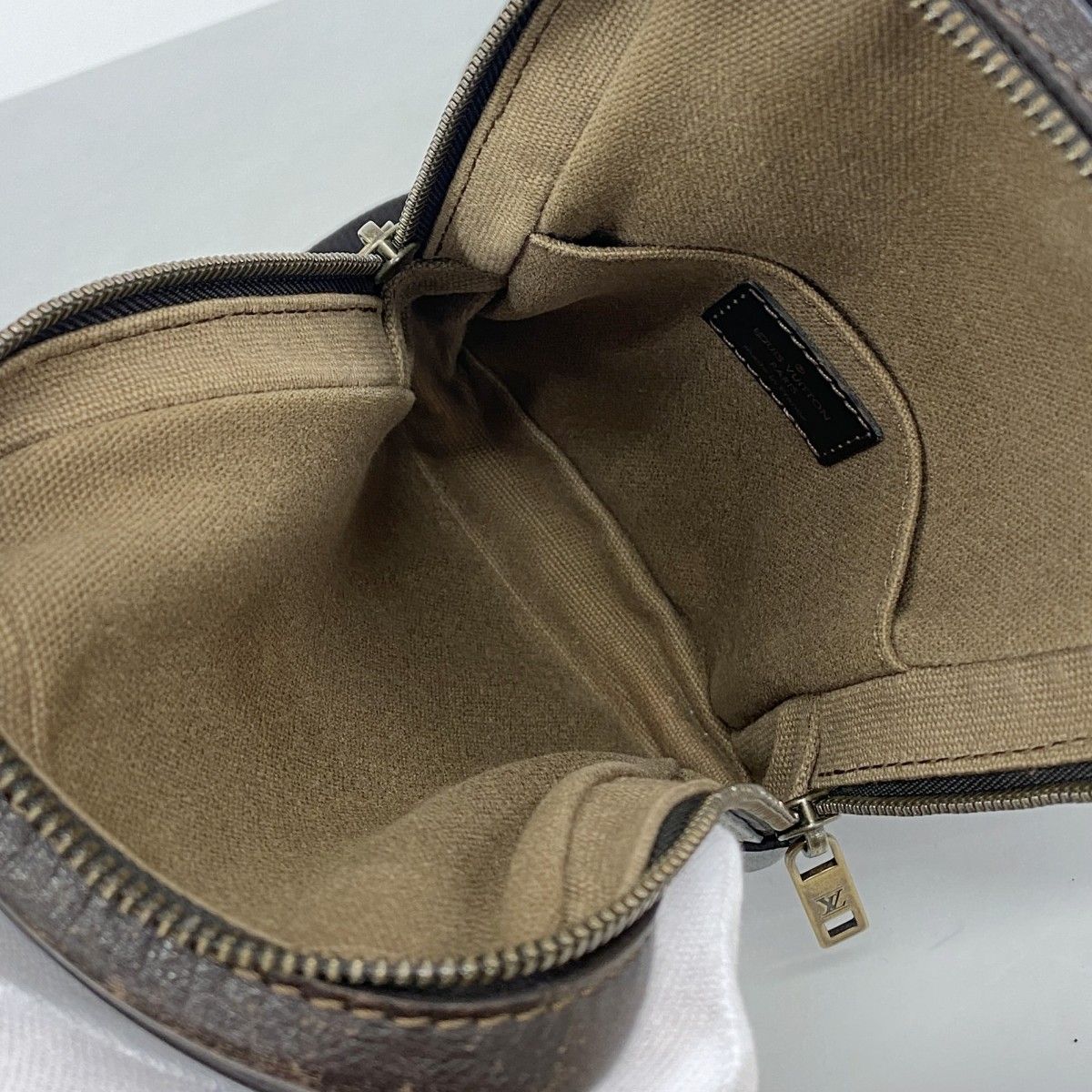 Louis Vuitton Belt Bag Utah Siu Cafe — view 4