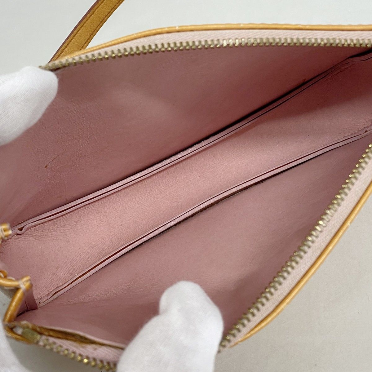 Louis Vuitton Pouch Vernis Lexington Marshmallow Pink — view 4