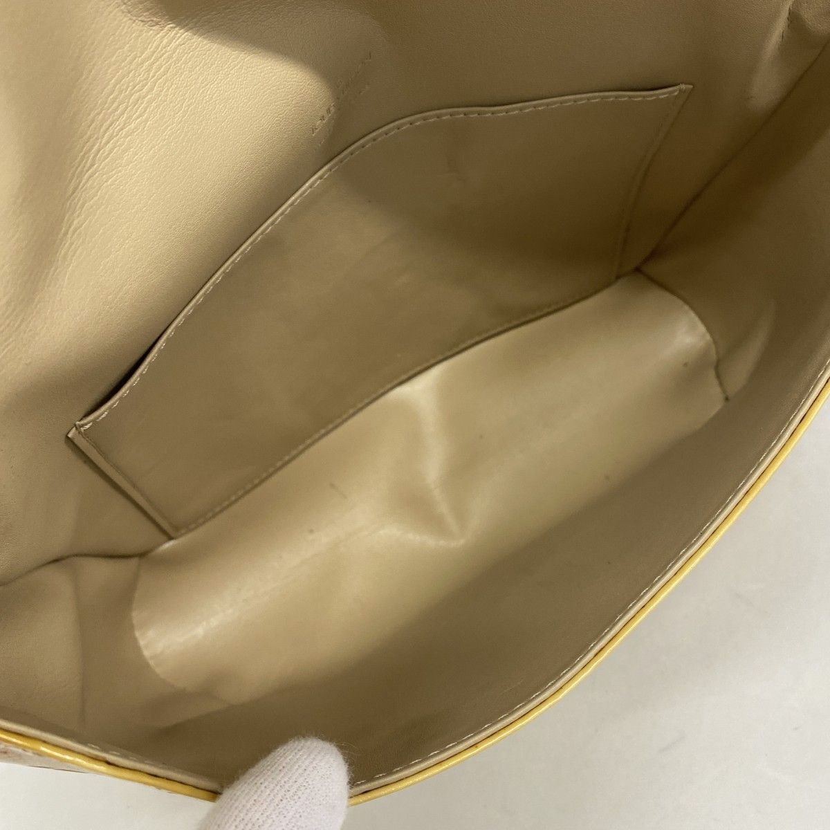 Louis Vuitton Shoulder Bag Vernis Thompson Street Beige — view 4