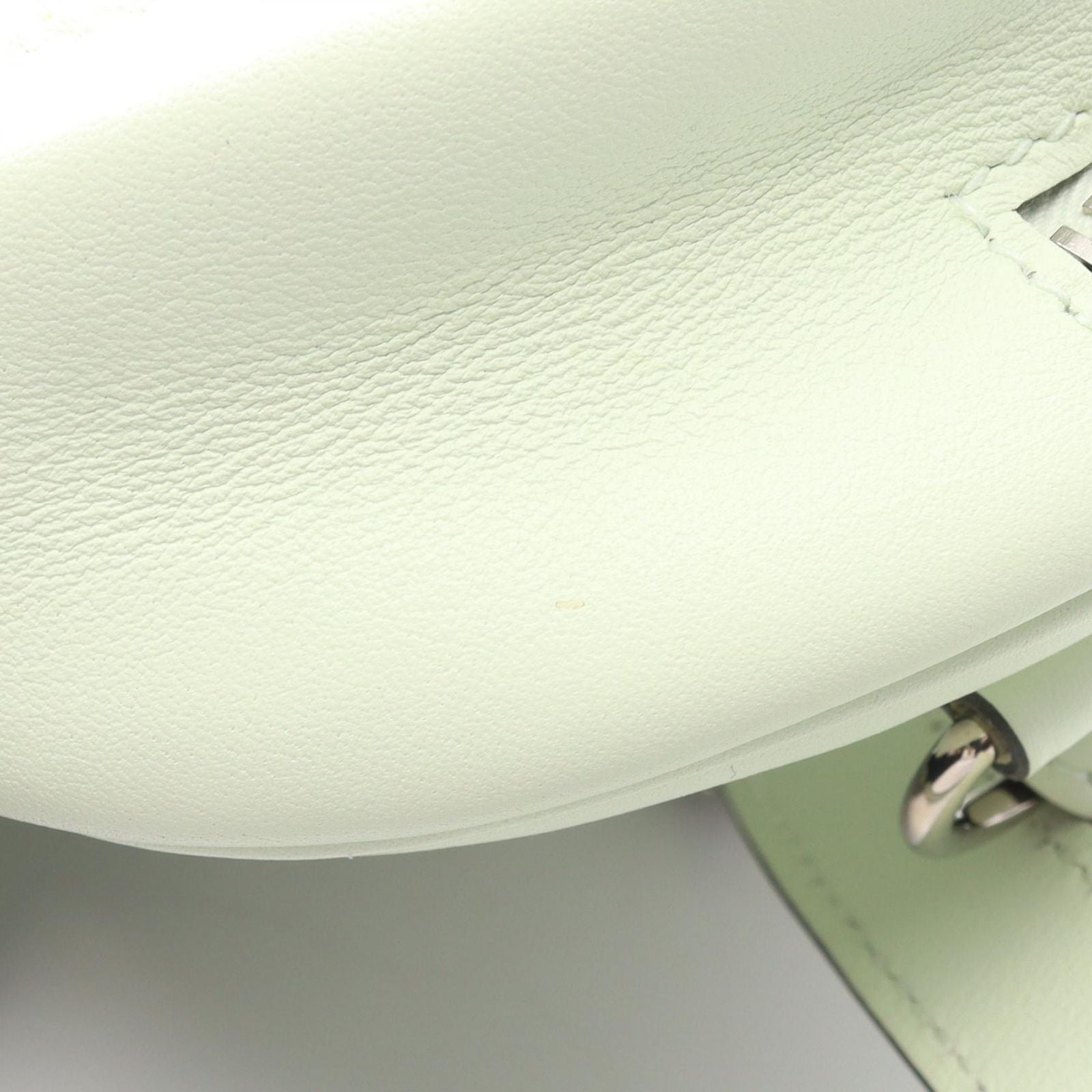 Hermes Waist Bag in the Loop Verso Vert Fizz Movepel Leather in the — view 8