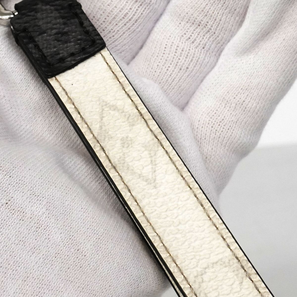 Louis Vuitton Key Holder Charm Monogram Eclipse White Dragonne — view 4