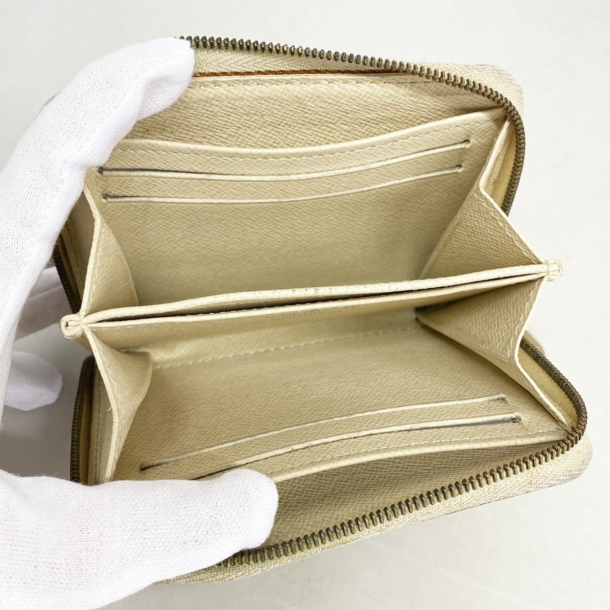 Louis Vuitton Coin Case Damier Azur Zippy Purse White — view 3