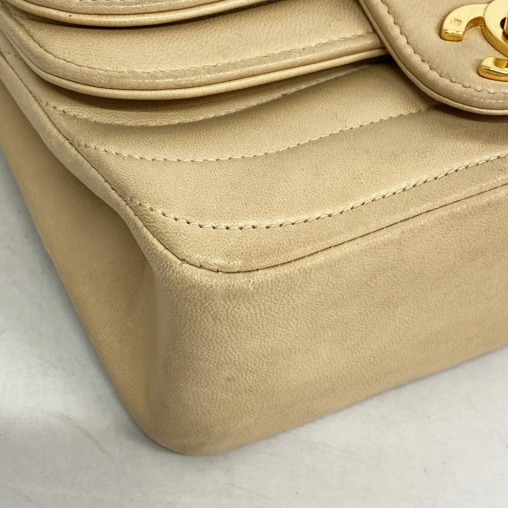 Chanel Shoulder Bag Lambskin Beige Gold — view 8