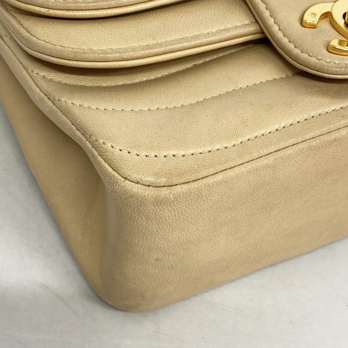 Chanel Shoulder Bag Lambskin Beige Gold — view 8