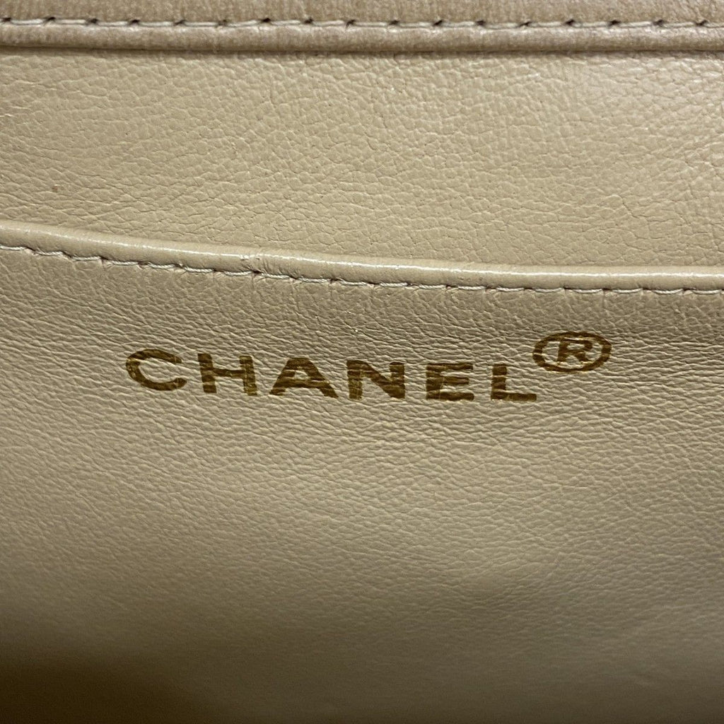Chanel Shoulder Bag Lambskin Beige Gold — view 5