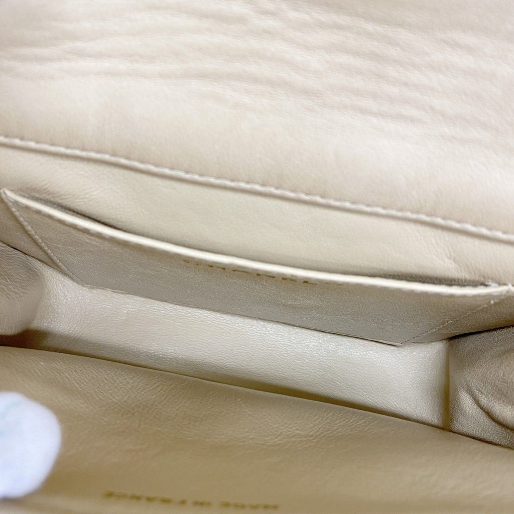 Chanel Shoulder Bag Lambskin Beige Gold — view 4