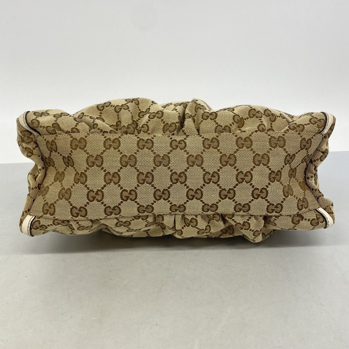 Gucci Handbag GG Canvas Abbey Beige Champagne Gold — view 3