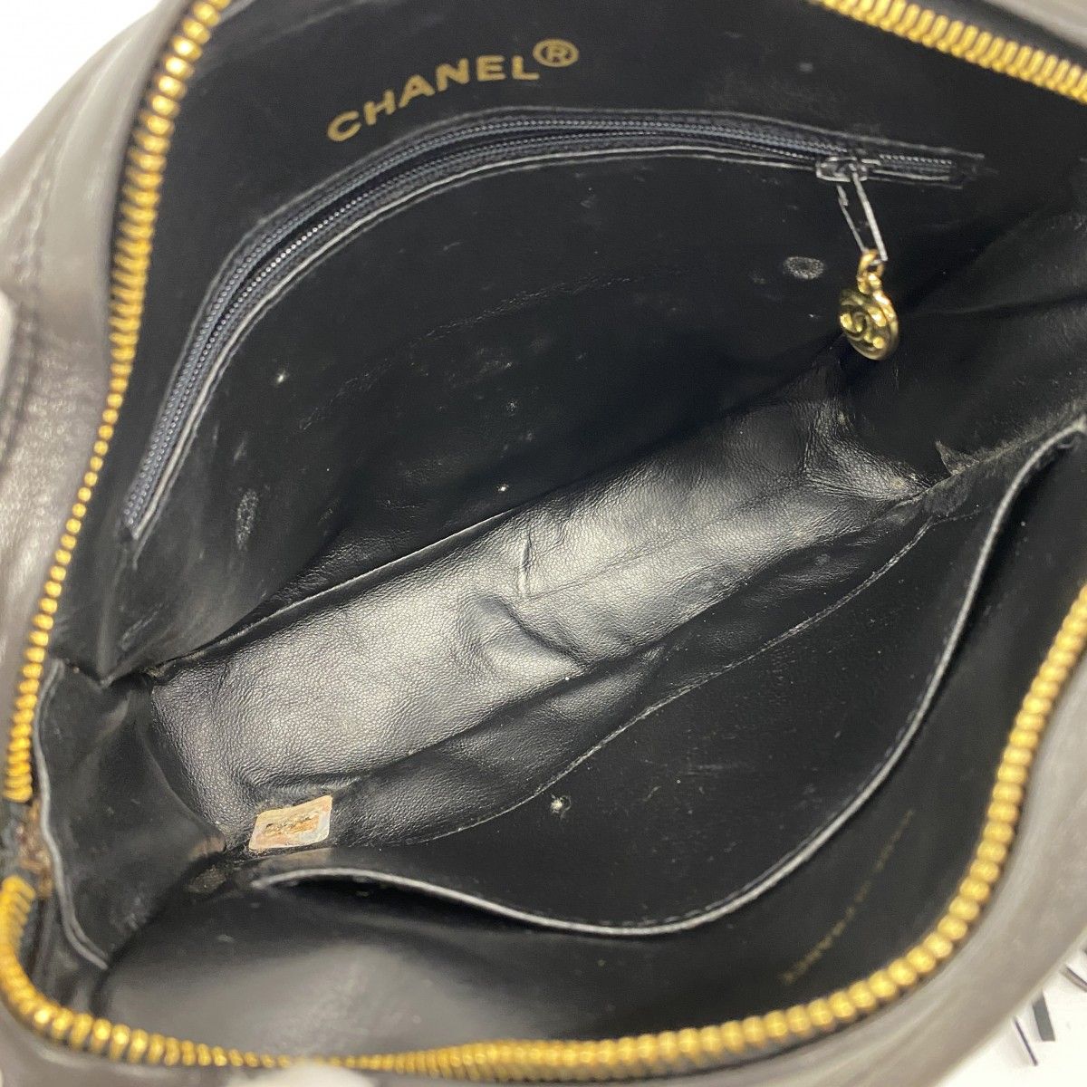 Chanel Shoulder Bag Quilted Brilliant Lambskin Black Gold — view 4
