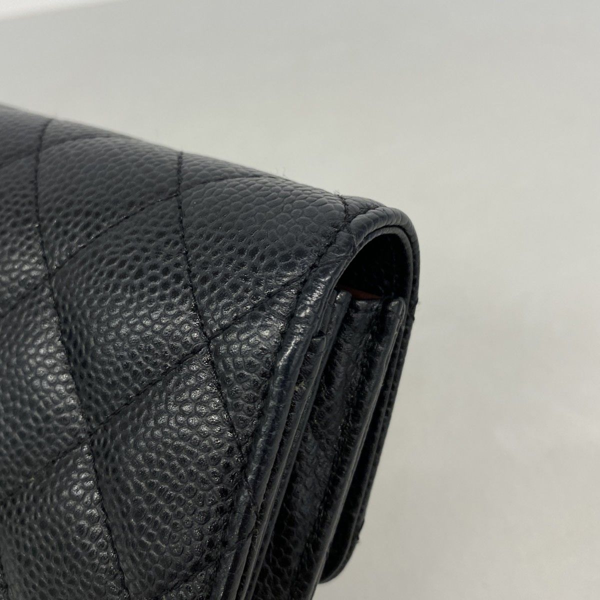Chanel Wallet Quilted Caviar Leather Black Gold — view 5