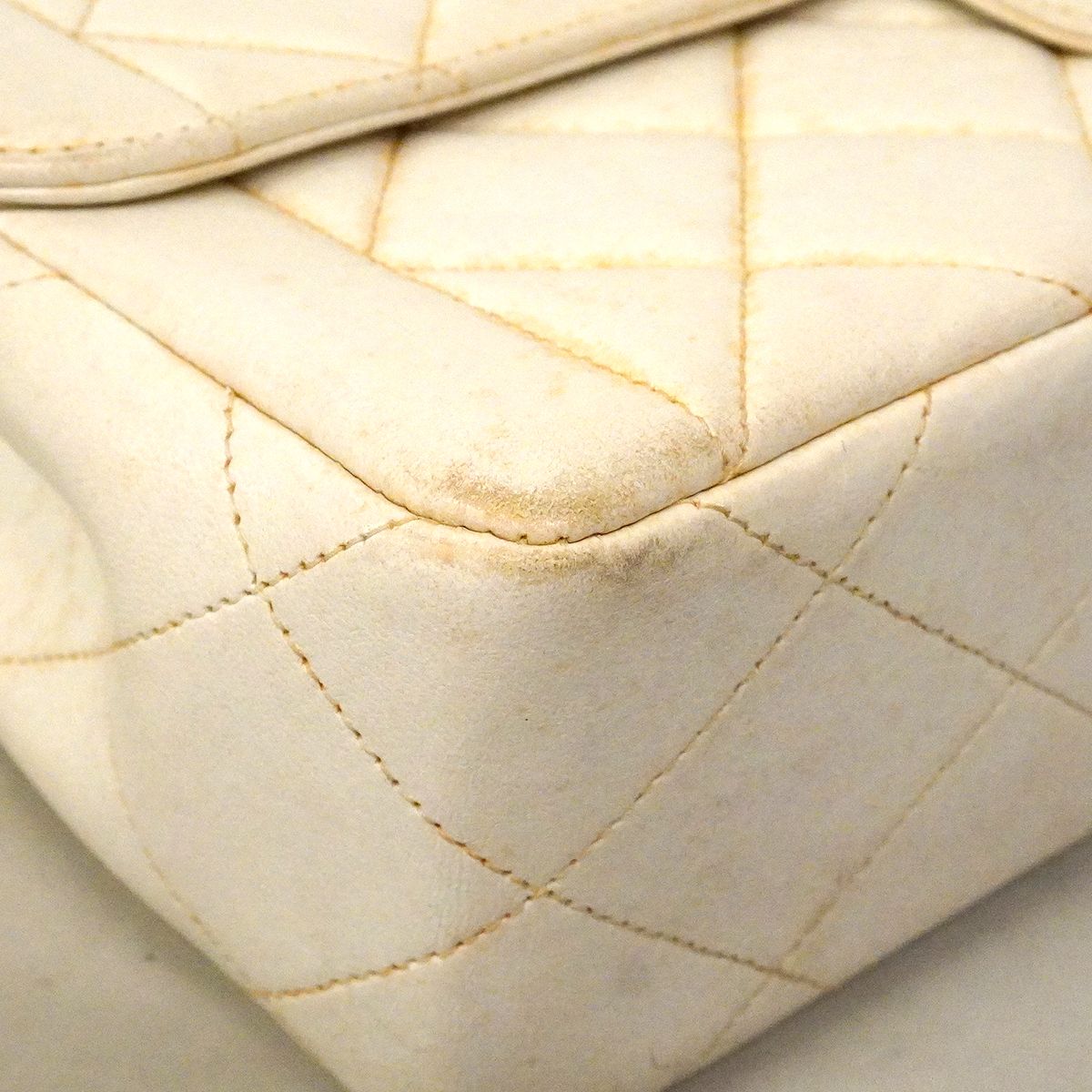 Chanel Shoulder Bag Quilted Lambskin White Gold — view 6