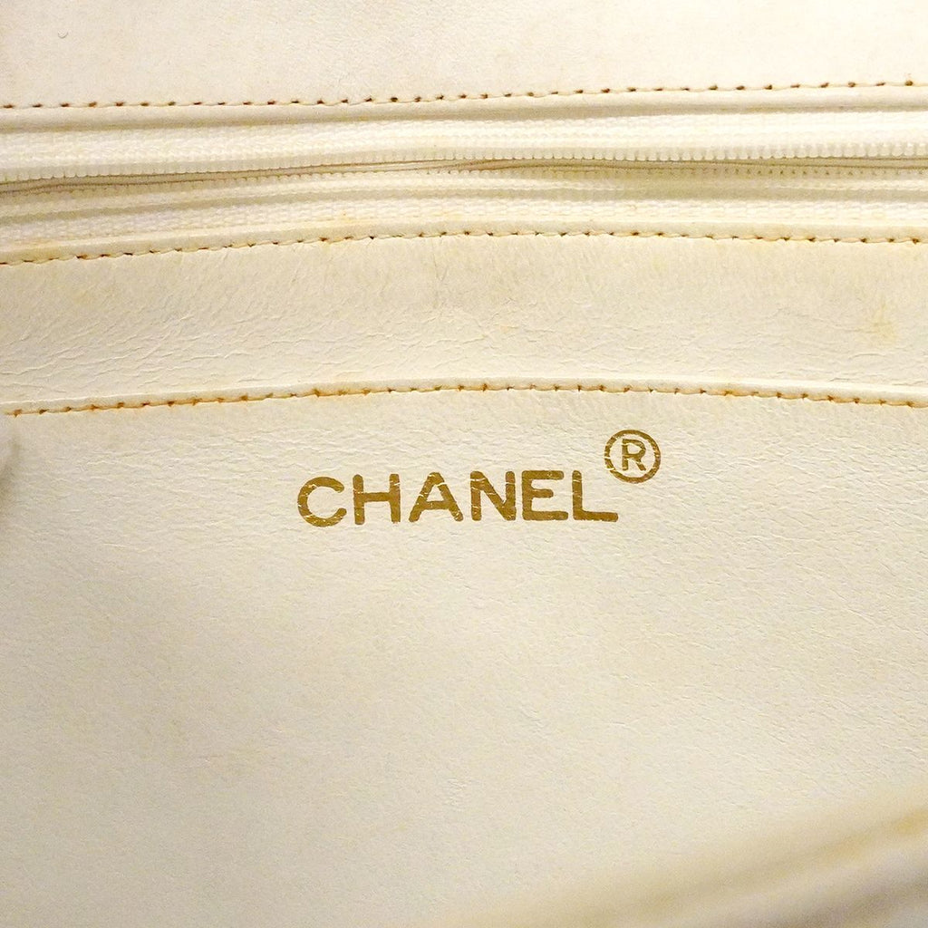 Chanel Shoulder Bag Quilted Lambskin White Gold — view 5