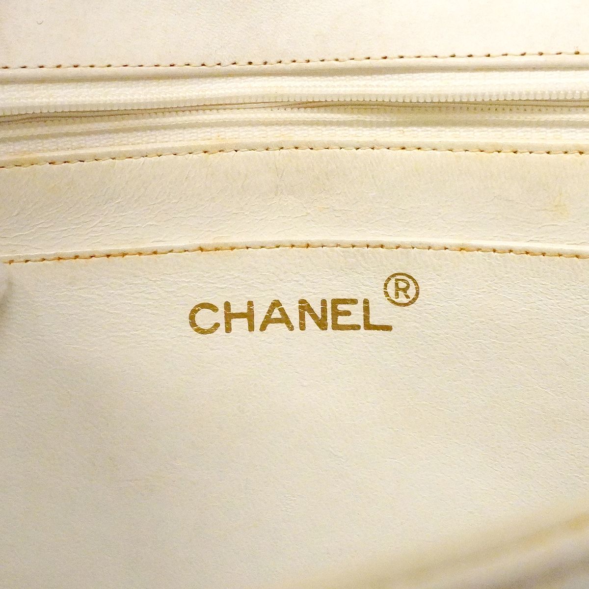 Chanel Shoulder Bag Quilted Lambskin White Gold — view 5
