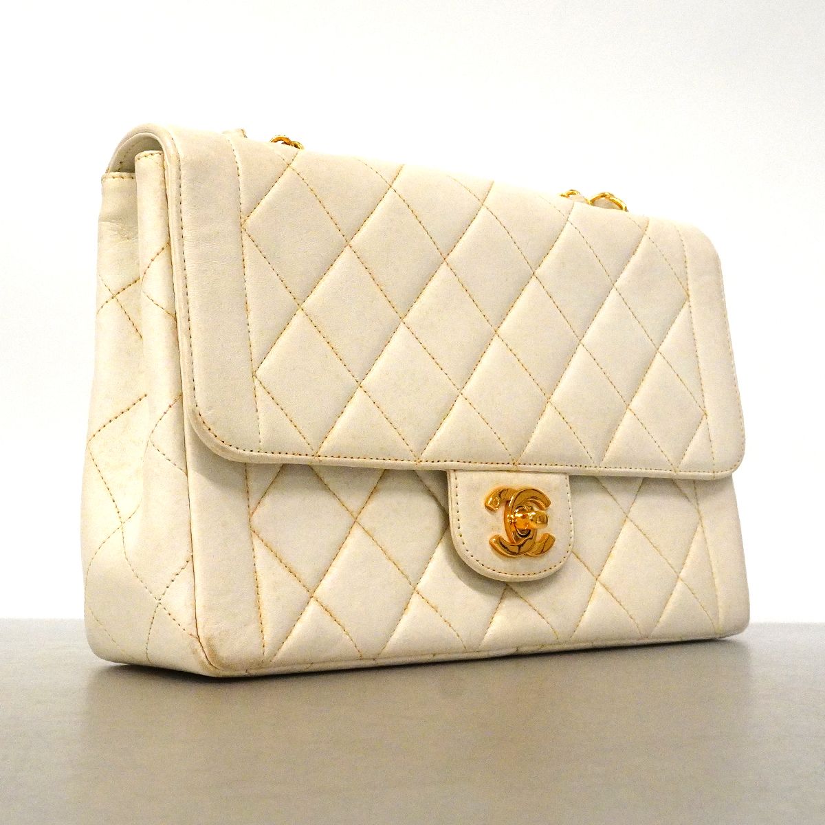 Chanel Shoulder Bag Quilted Lambskin White Gold — view 2