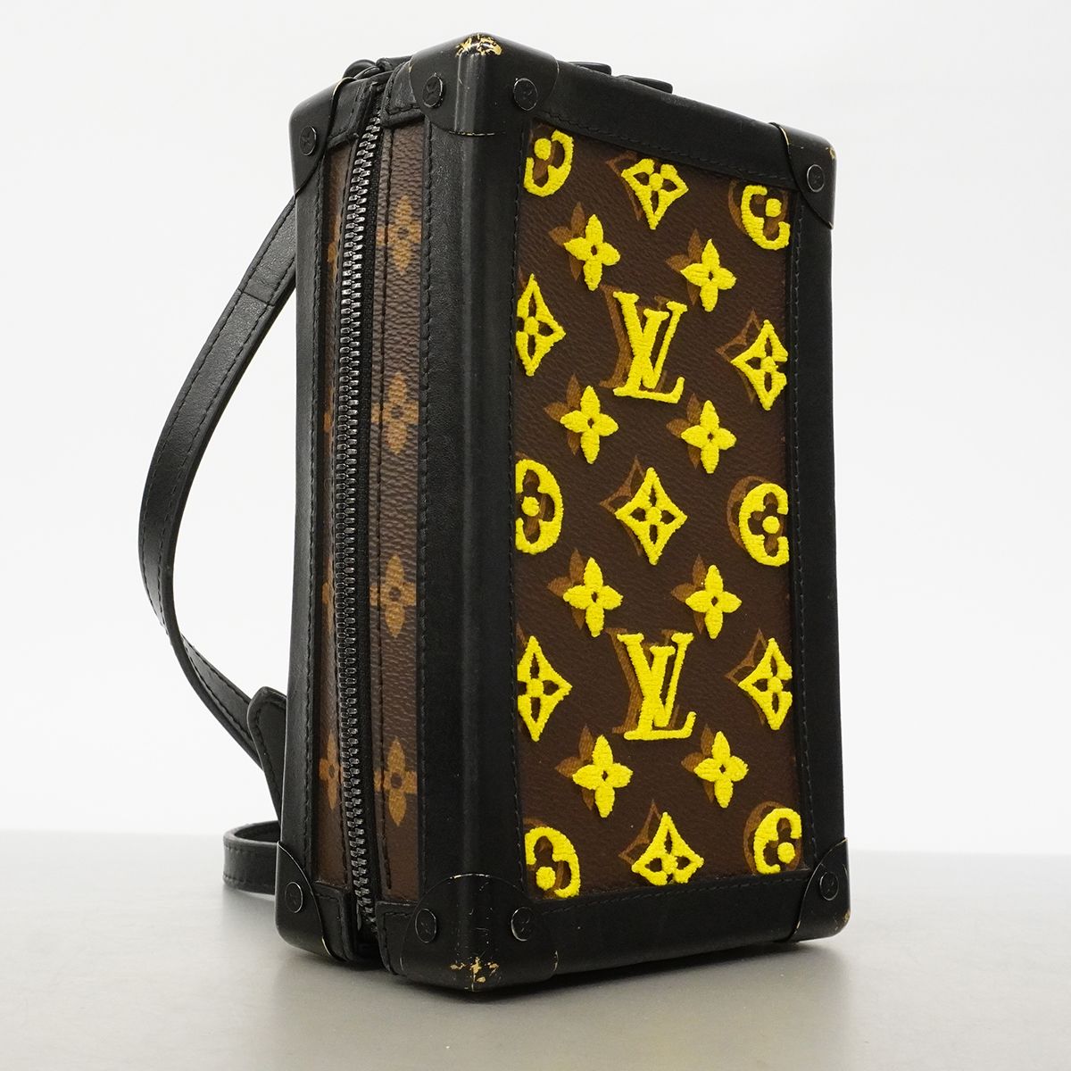Louis Vuitton Shoulder Bag Monogram Tufting Vertical Soft Trunk Joanne — view 2