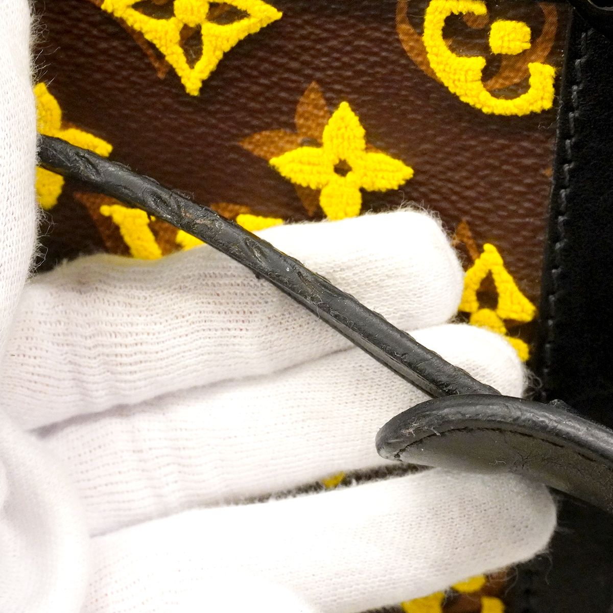 Louis Vuitton Shoulder Bag Monogram Tufting Vertical Soft Trunk Joanne — view 8