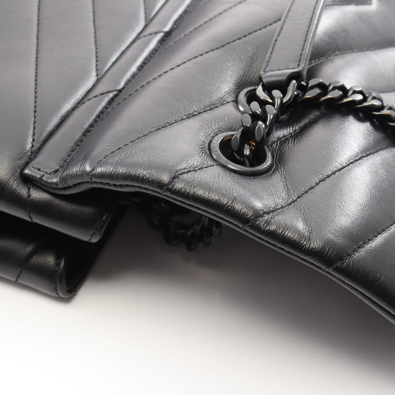 Saint Laurent Paris Shoulder Bag Loulou Large Black Leather — view 7
