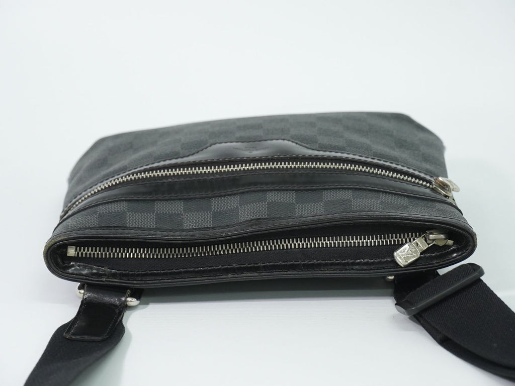 Louis Vuitton LV Thomas Damier Graphite Shoulder Bag Pochette Black Gray — view 5