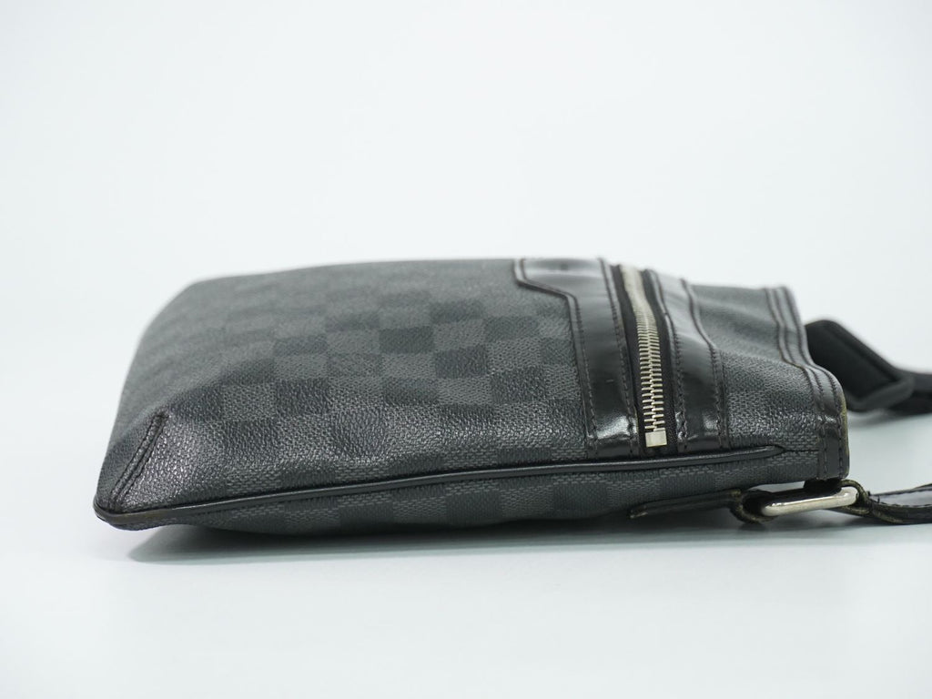 Louis Vuitton LV Thomas Damier Graphite Shoulder Bag Pochette Black Gray — view 4