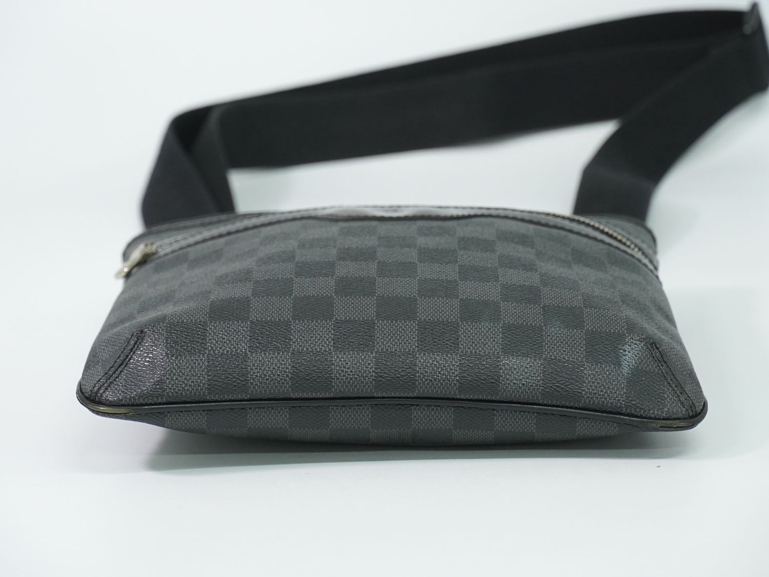Louis Vuitton LV Thomas Damier Graphite Shoulder Bag Pochette Black Gray — view 3