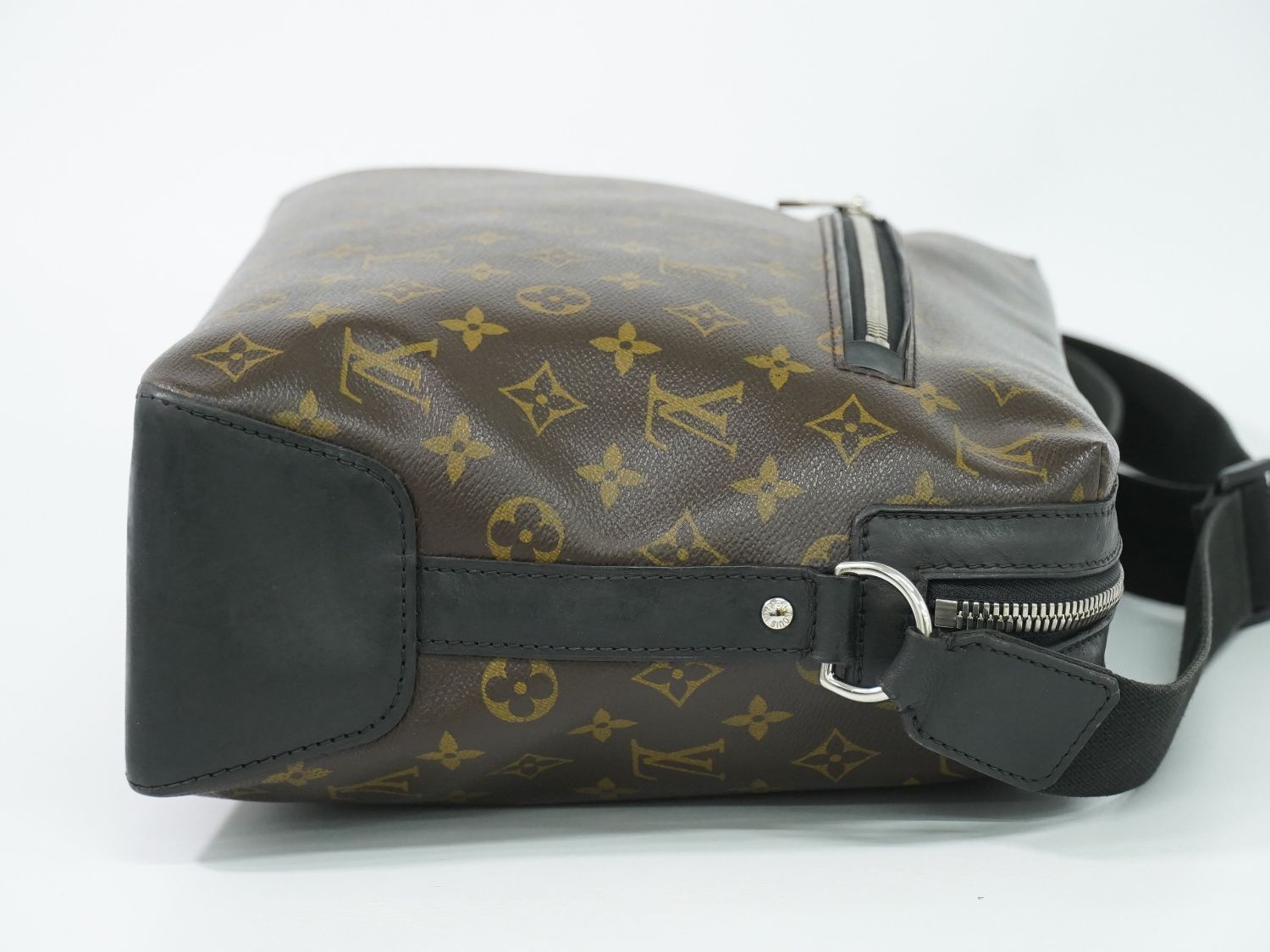 Louis Vuitton LV Torres Monogram Macassar Shoulder Bag Brown Black — view 4