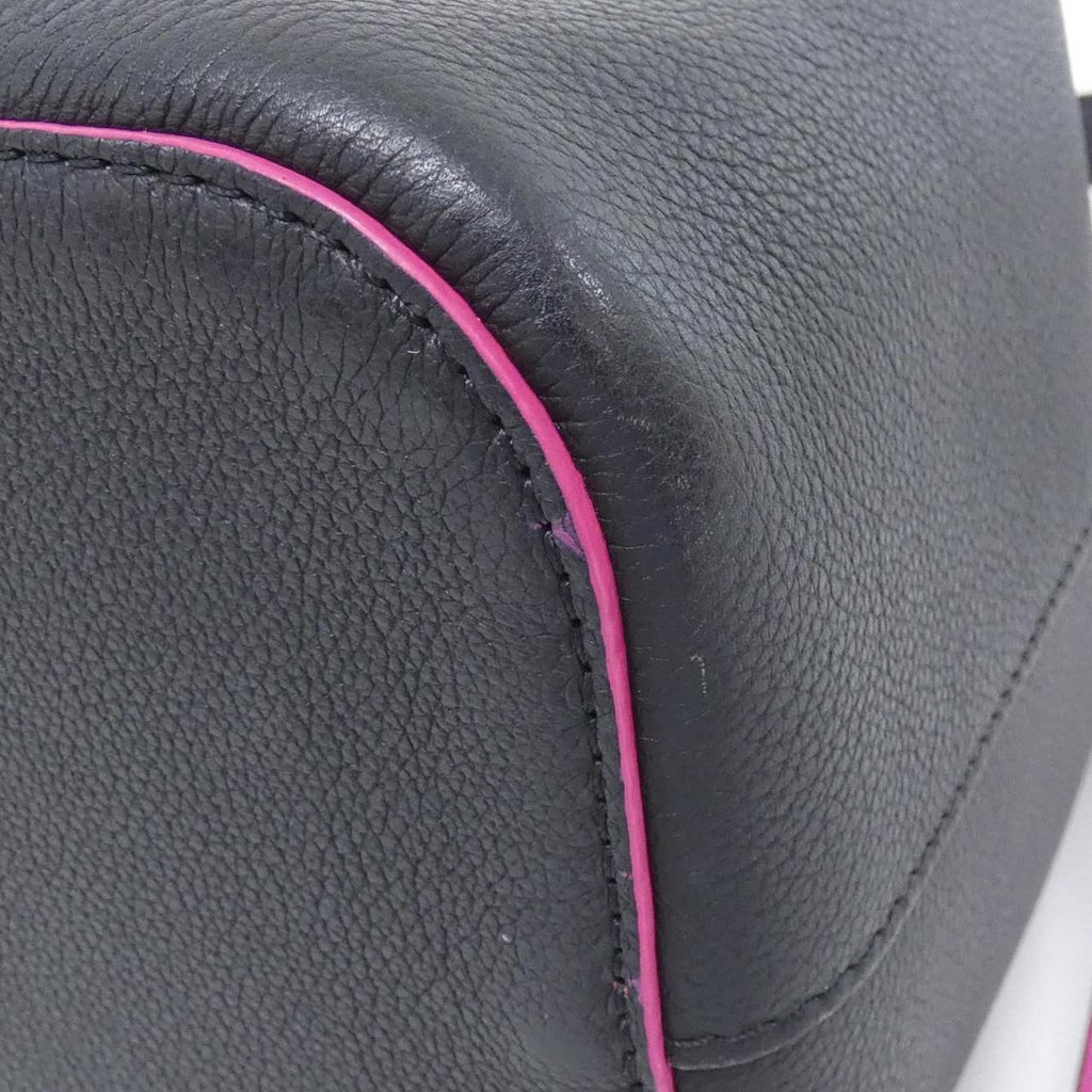 Louis Vuitton Lockme Bucket Shoulder — view 3