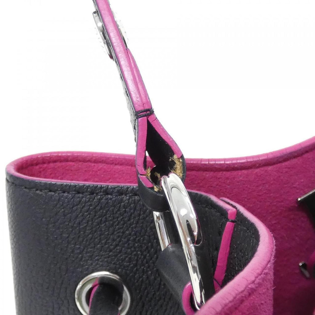Louis Vuitton Lockme Bucket Shoulder — view 7