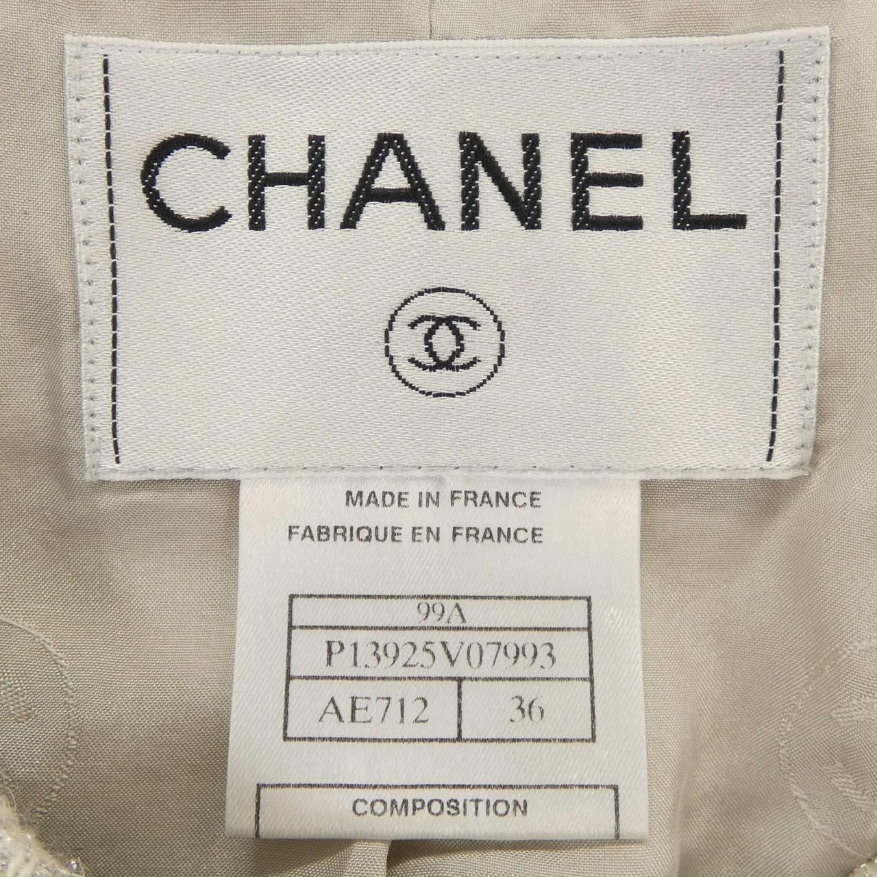 Chanel Vintage Collarless Jacket — view 3