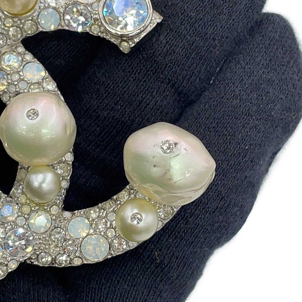 Chanel Brooch CC Logo Rhinestone Faux Pearl Metal 17k — view 5