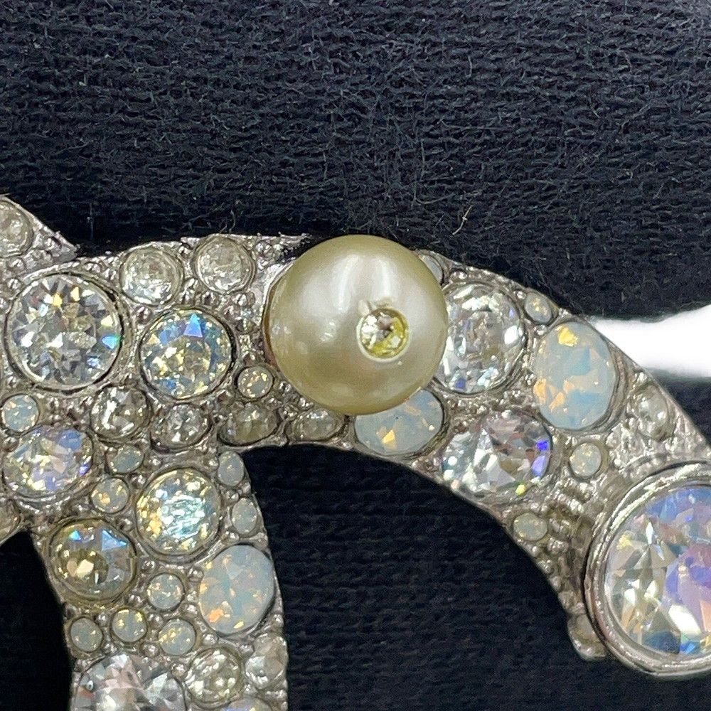 Chanel Brooch CC Logo Rhinestone Faux Pearl Metal 17k — view 7