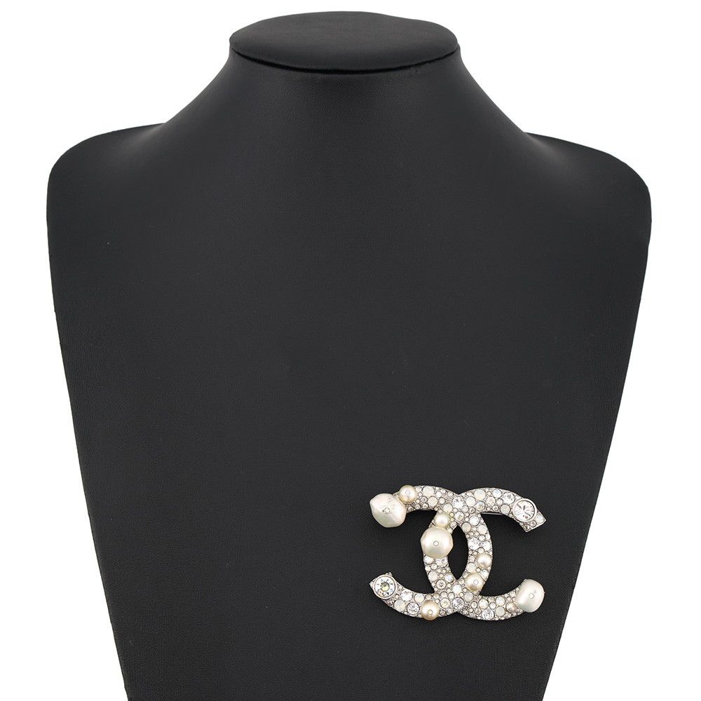 Chanel Brooch CC Logo Rhinestone Faux Pearl Metal 17k — view 4