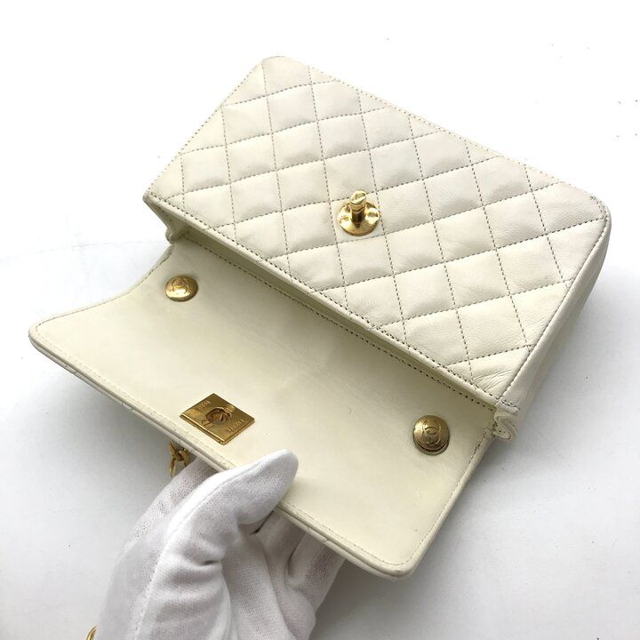Chanel CC Logo Mini Quilted Lambskin Chain Shoulder Bag Turnlock White — view 8