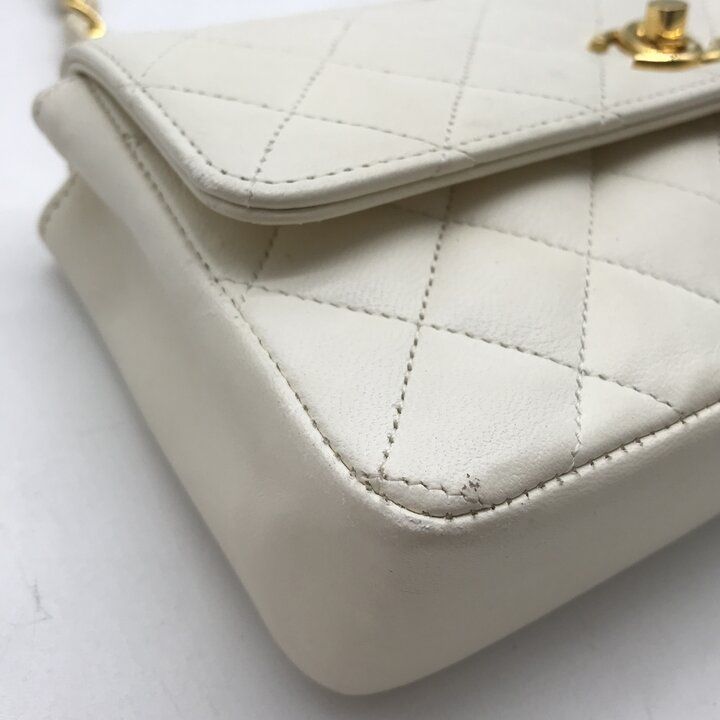 Chanel CC Logo Mini Quilted Lambskin Chain Shoulder Bag Turnlock White — view 6