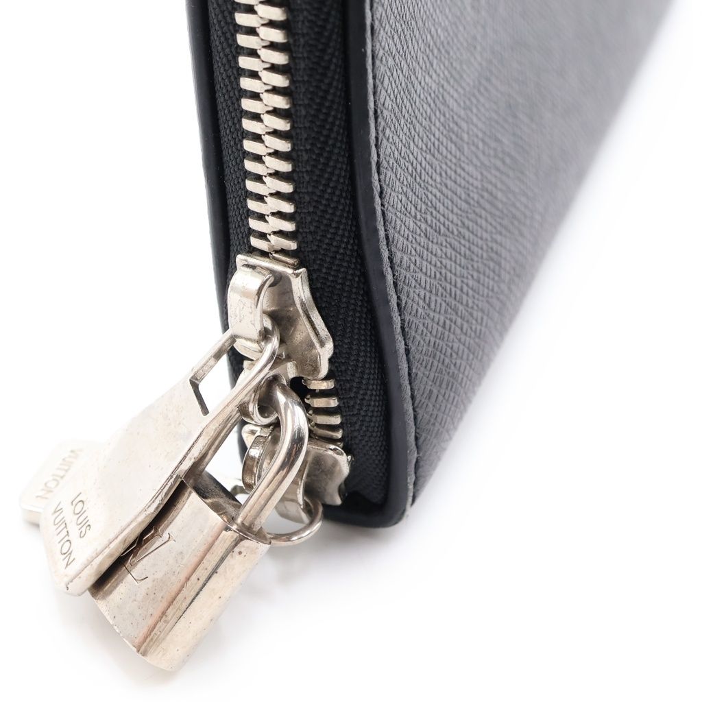 Louis Vuitton Taiga Porte Documents Slim Handbag Business Bag Black Leather — view 5