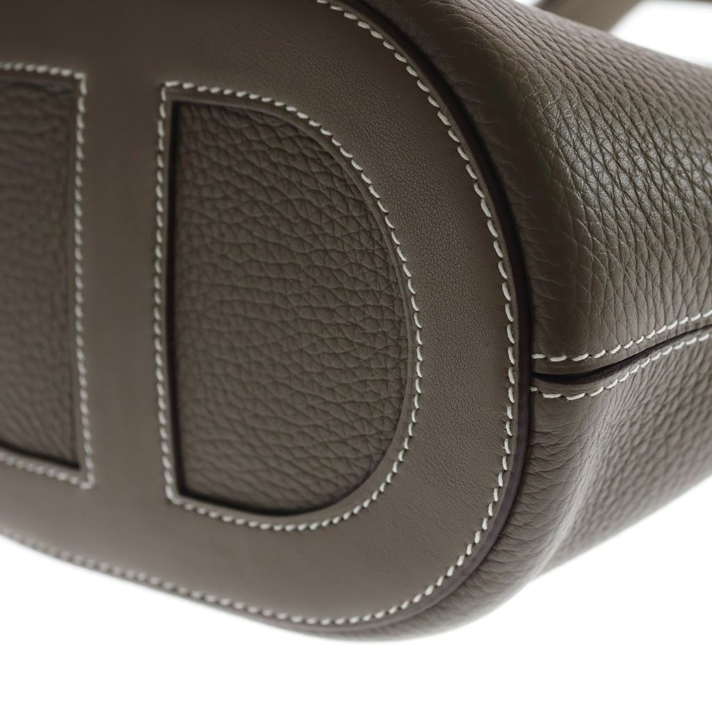 Hermes in the Loop 18 Taurillon Clemence Gold Handbag Etoupe — view 5