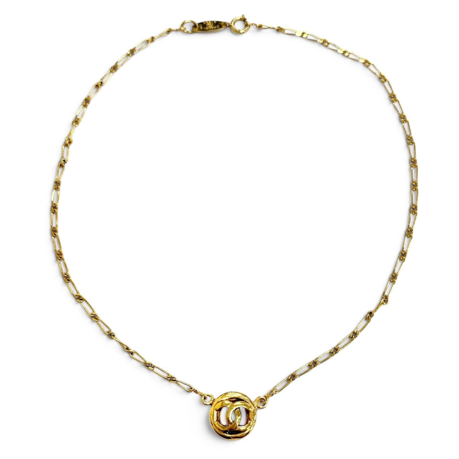 Chanel Vintage Circle CC Logo Necklace Gold — view 3