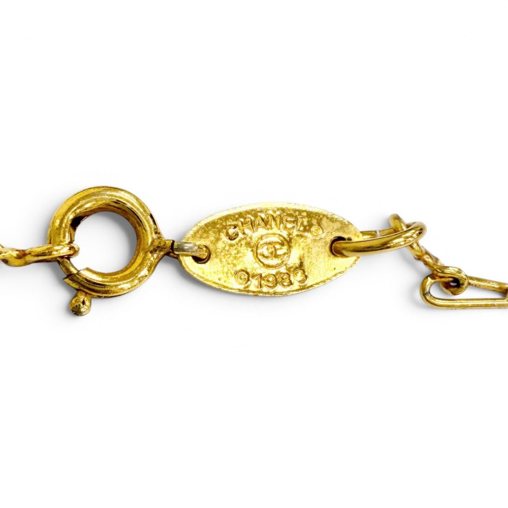 Chanel Vintage Circle CC Logo Necklace Gold — view 7