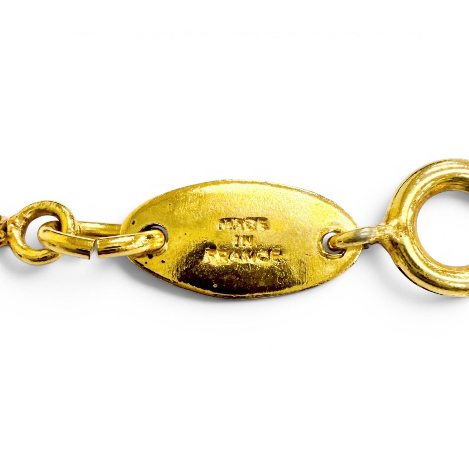 Chanel Vintage Circle CC Logo Necklace Gold — view 8