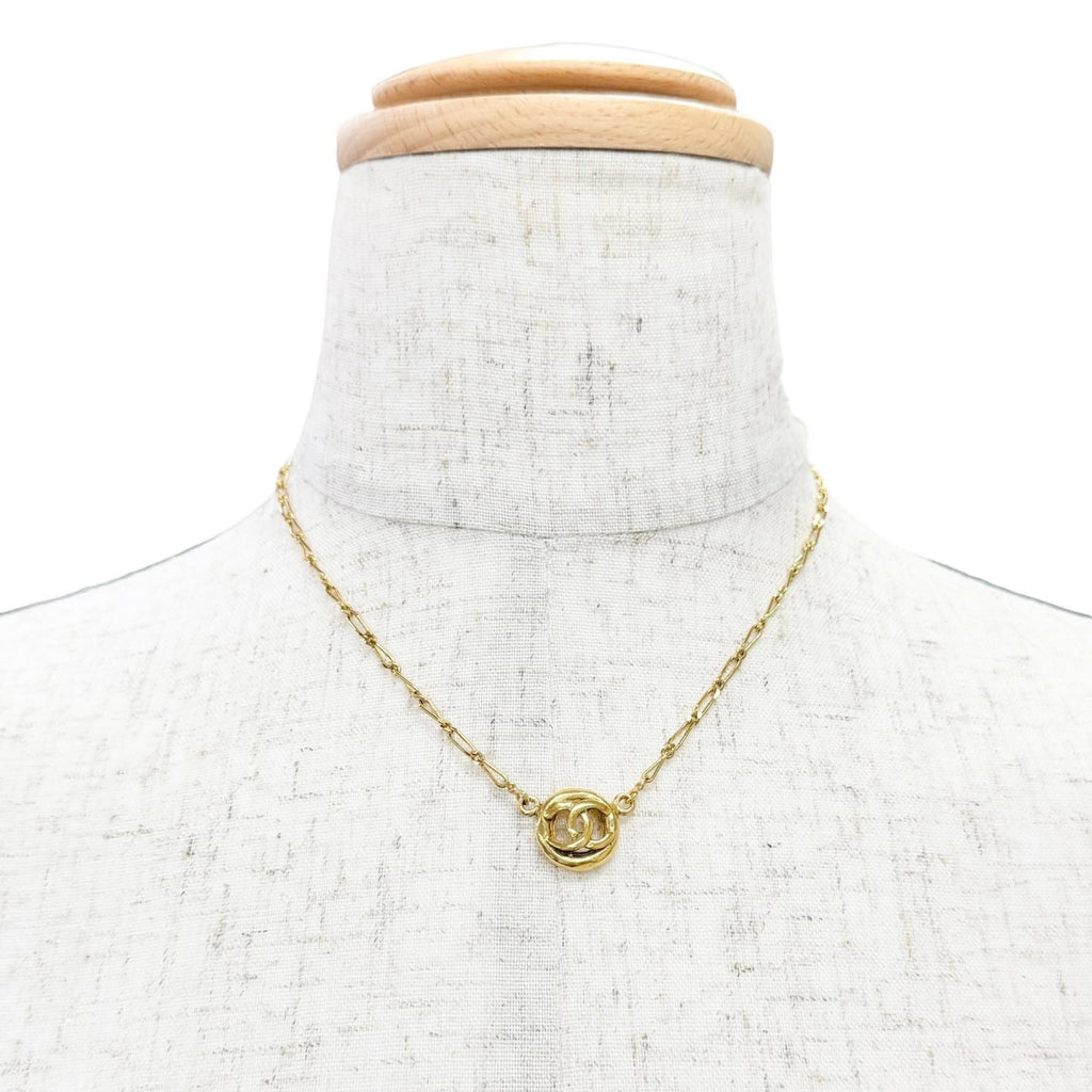 Chanel Vintage Circle CC Logo Necklace Gold — view 2